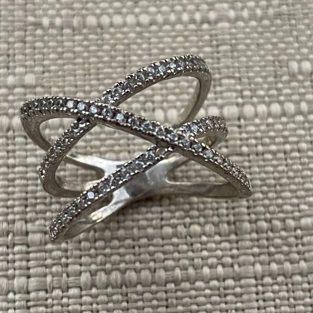 Women Rings Silver Tone Crystal accent Fashion Jewelry Ring Size 8 Unbranded - Picture 7 of 12